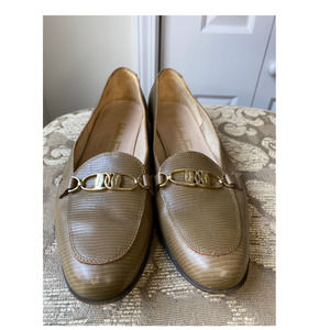 Salvatore Ferragamo leather flat shoes